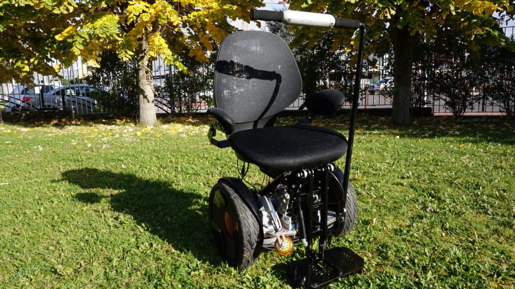 Diapo 4 : Fauteuil Gyrolift, en extérieur.