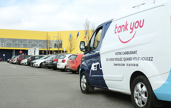 Diapo 2 : Camion TankYou garé dans un parking.