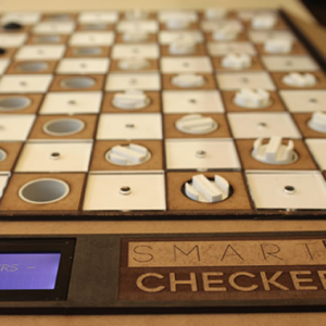 Gros plan sur un plateau de Smart Checkers.