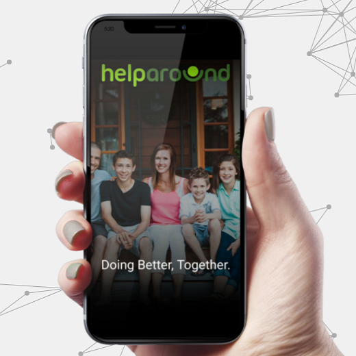 Diapo 4 : Personne tenant un smartphone dans sa main, affichant l'application Help Around.