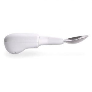 Liftware Steady, équipée d’un embout cuillère, de profil.