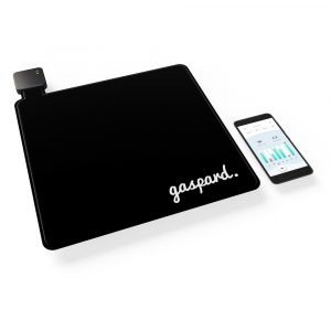 Tapis pour fauteuils roulant Gaspard, et smartphone affichant l’application Gaspard.