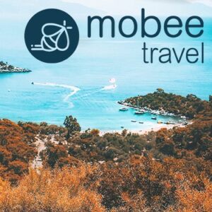 Image d’une plage avec écrit en haut Mobee Travel