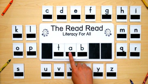 Diapo 5 : Photo de l'innovation The Read Read, avec des lettres traduites en braille