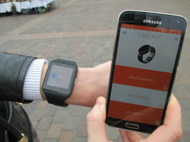 Diapo 5 : Smartphone et montre connectée affichant l'application Watchelp.