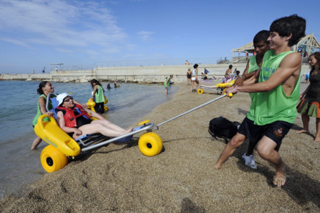 Diapo 2 : photo représentant une plage accessible