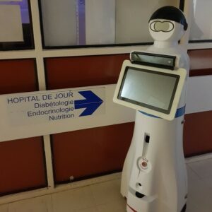 Photo du robot Charlie dans un hôpital