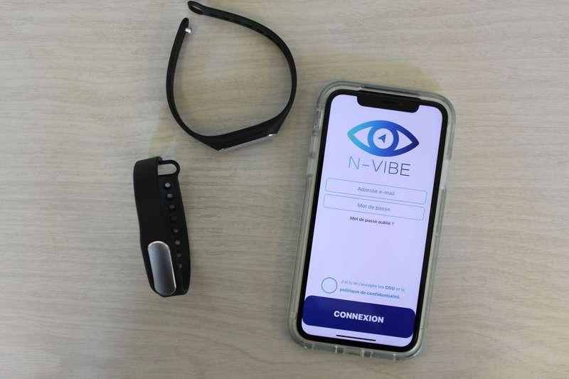 Diapo 4 : Photo des bracelets N-Vibe et d'un téléphone avec l'application