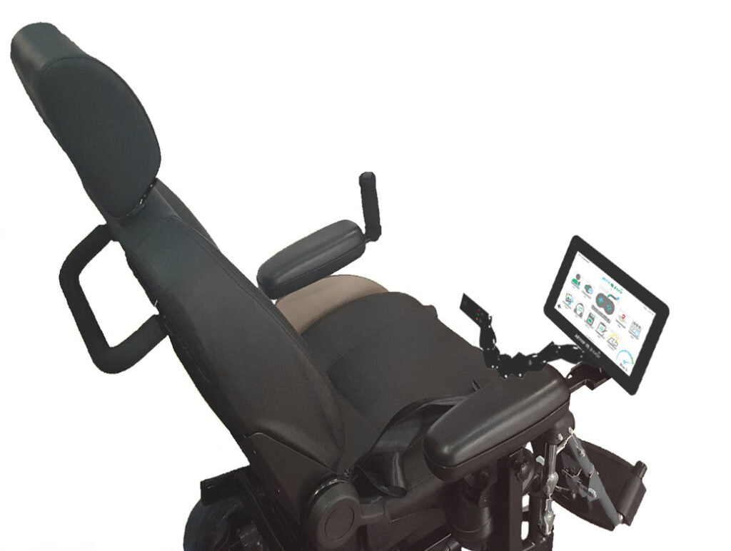 Diapo 3 : Fauteuil roulant Moovobrain avec le pilotage par la voix