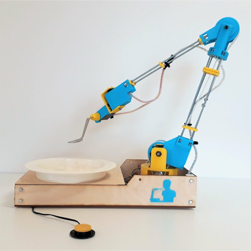 Diapo 5 : Photo du bras robotique makergo en bleu et jaune