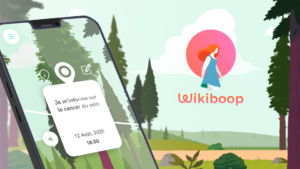 Le logo de Wikiboop, une femme sur un rond rose et un fond de paysage en dessin