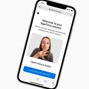 Image de SignTime sur un smartphone où l’on voit une femme traduire en langue des signes