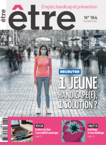 La page de couverture du magazine être, numéro 164, on voit une jeune femme portant un masque sur une place avec du monde autour, ainsi que le titre du magazine.